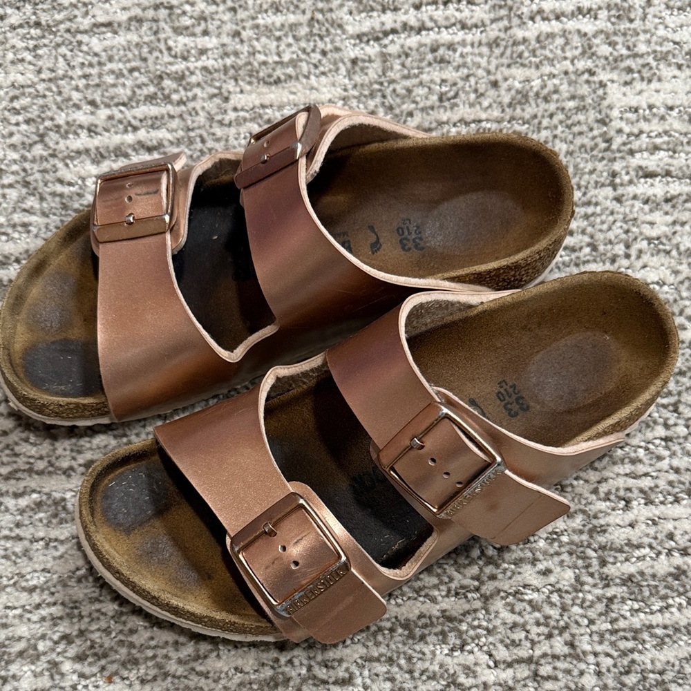 Birkenstock Arizona Kids Sandals in Metallic Copper
